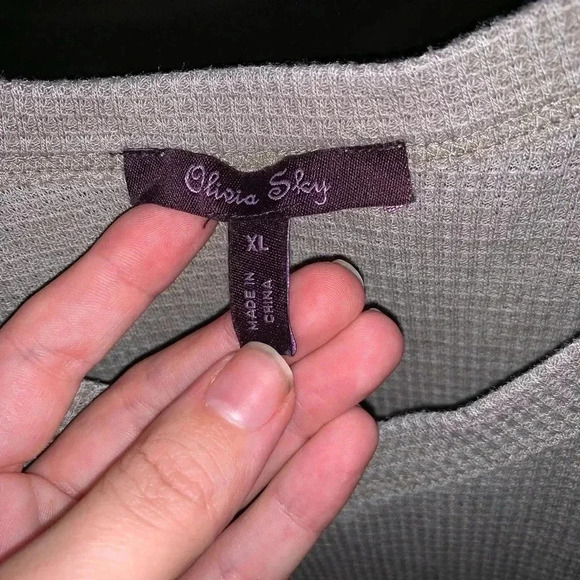 Long Sleeve Shoulder Cut Out Top - Picture 4 of 5